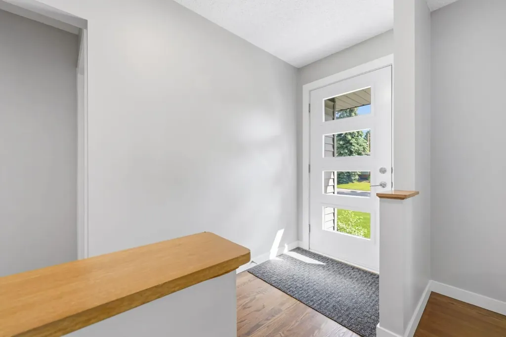 5003 Brockington Road NW Calgary AB T2L 1R7