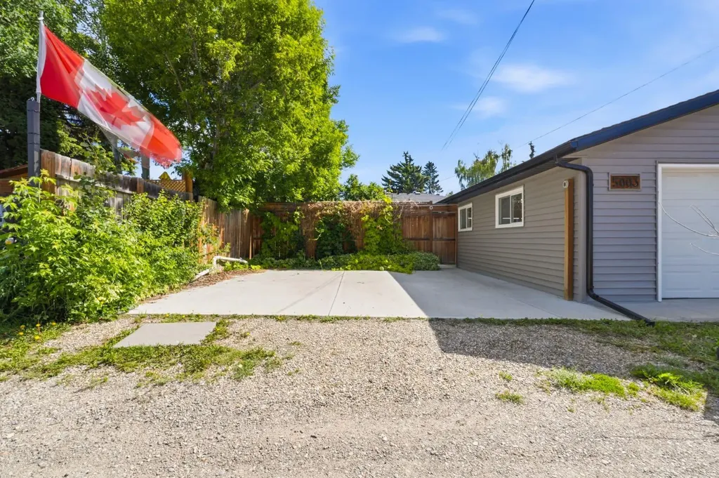 5003 Brockington Road NW Calgary AB T2L 1R7