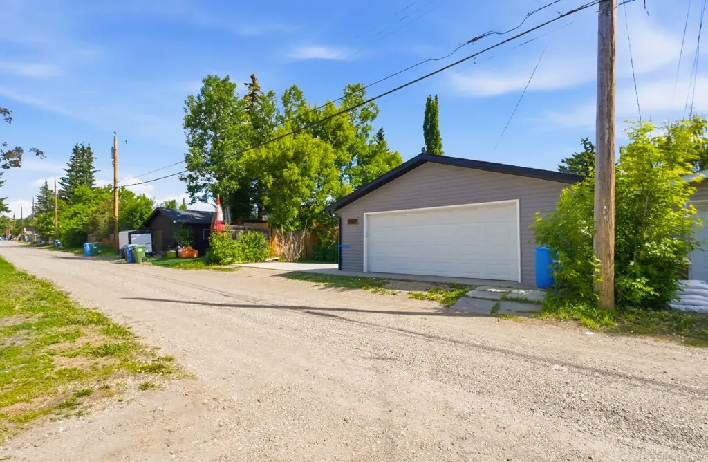 5003 Brockington Road NW Calgary AB T2L 1R7