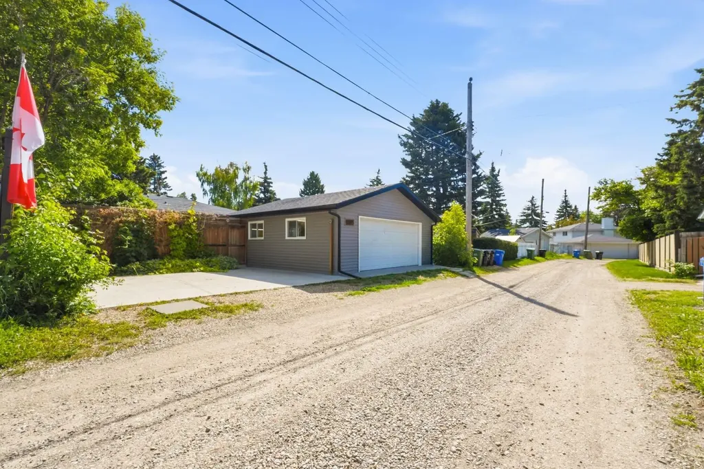 5003 Brockington Road NW Calgary AB T2L 1R7