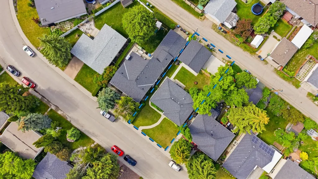 5003 Brockington Road NW Calgary AB T2L 1R7