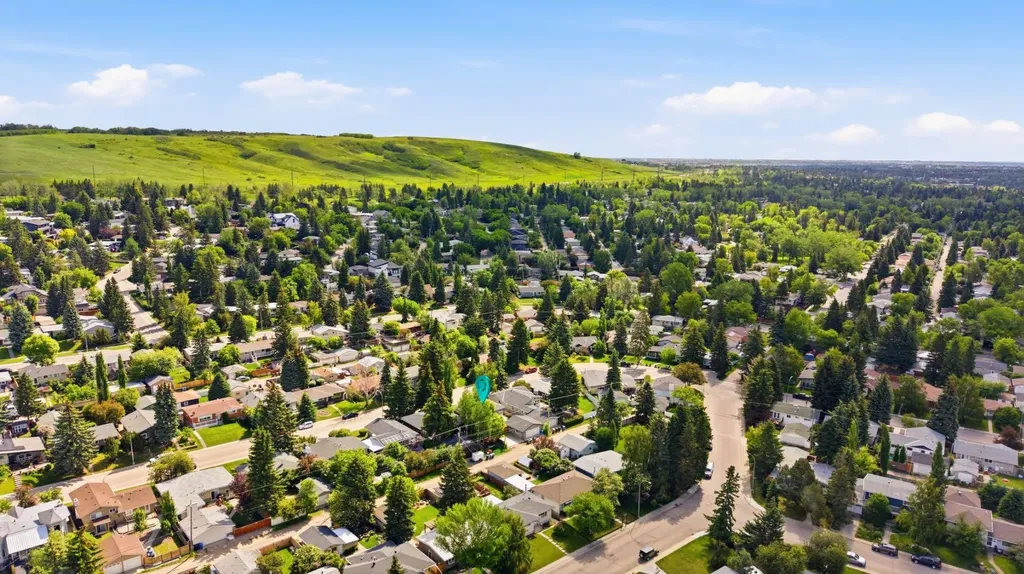 5003 Brockington Road NW Calgary AB T2L 1R7