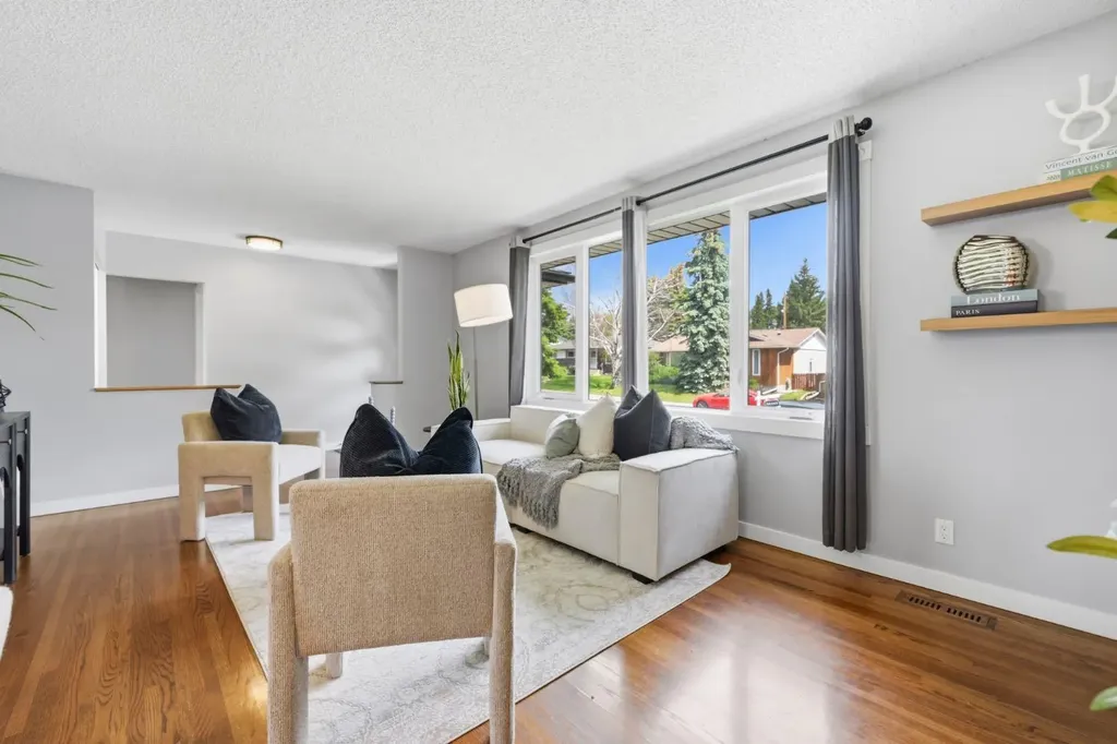 5003 Brockington Road NW Calgary AB T2L 1R7