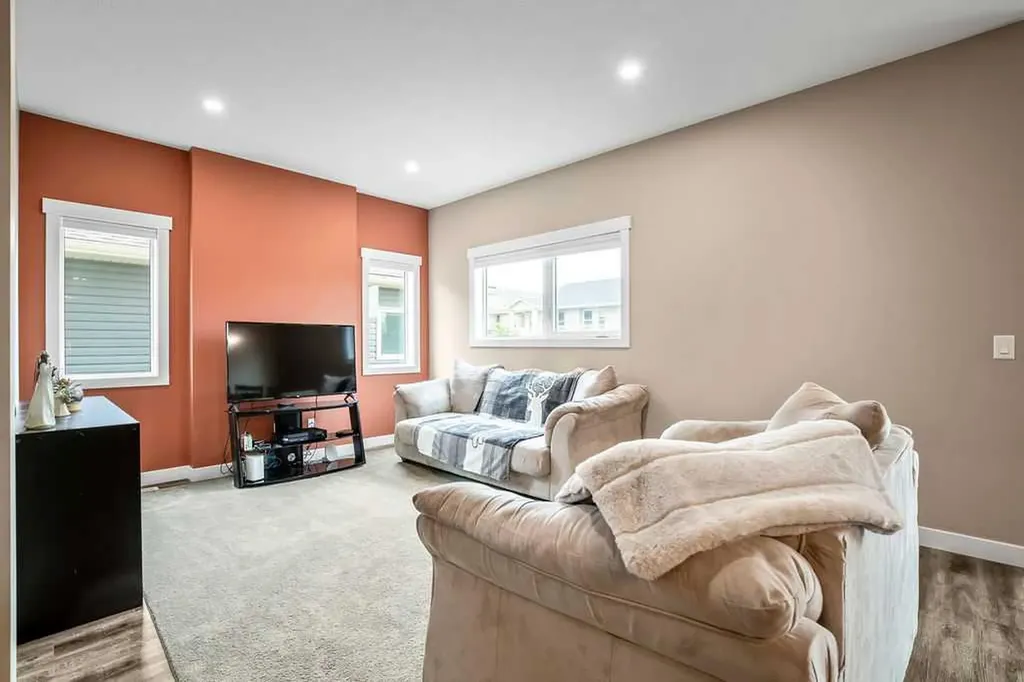 1918 High Park Circle NW High River AB T1V 0E7