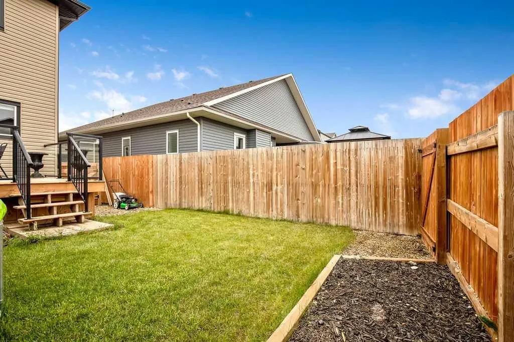 1918 High Park Circle NW High River AB T1V 0E7