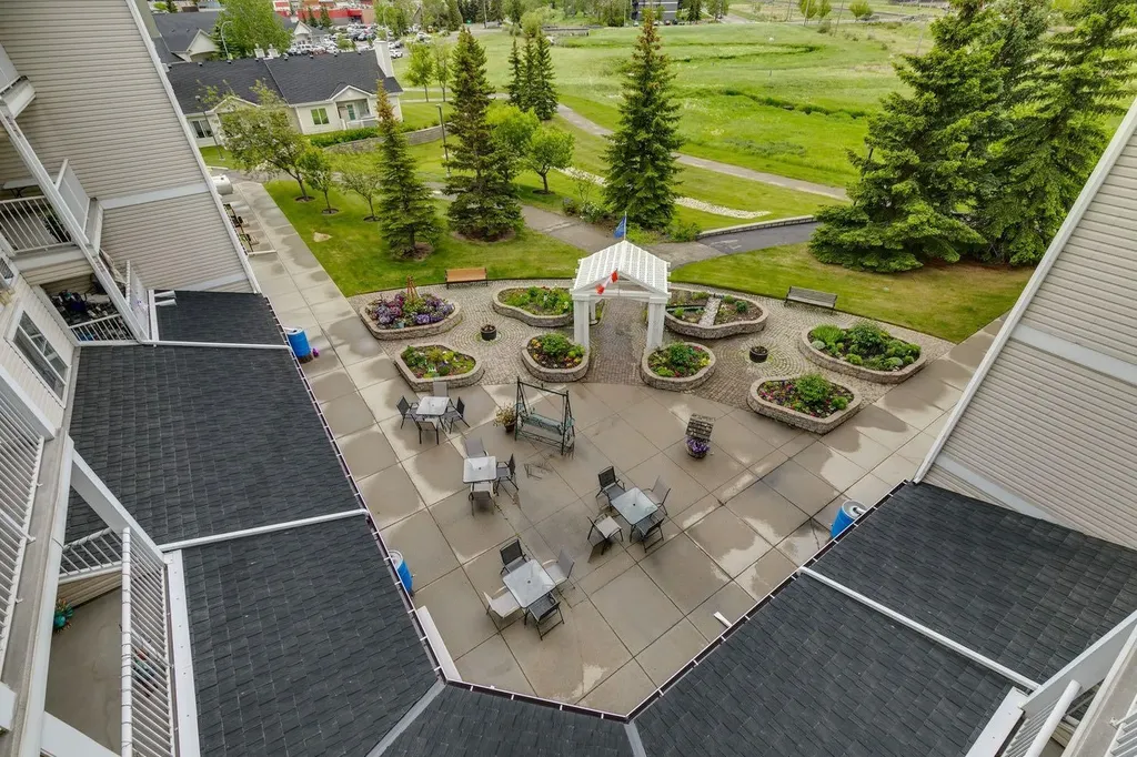 305 1 Avenue NW Airdrie AB T4B 2M5