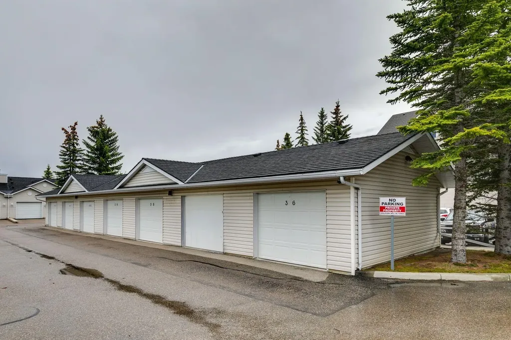 305 1 Avenue NW Airdrie AB T4B 2M5