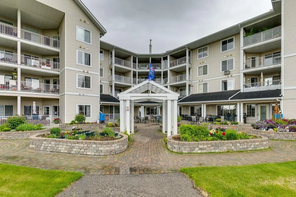 305 1 Avenue NW Airdrie AB T4B 2M5