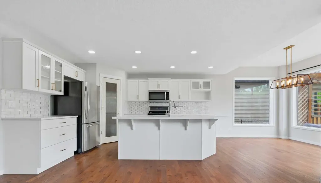 15 Cougarstone Court SW Calgary AB T3H 5A4