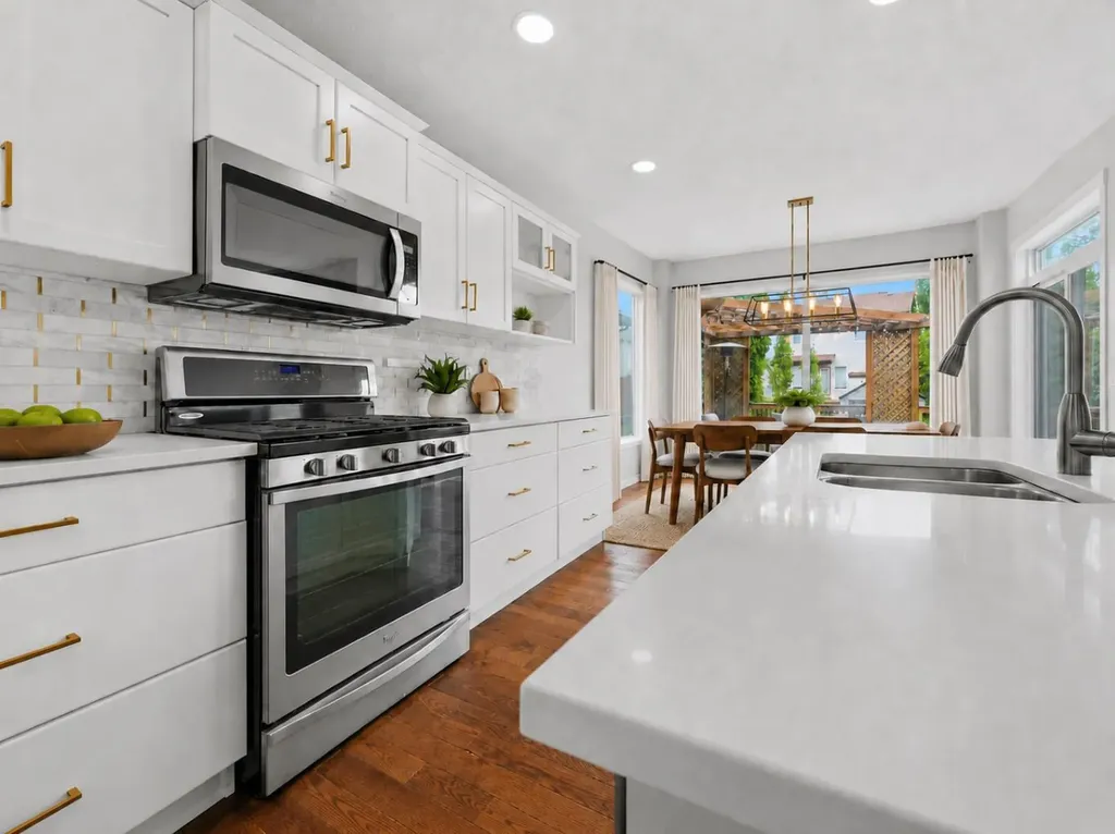 15 Cougarstone Court SW Calgary AB T3H 5A4