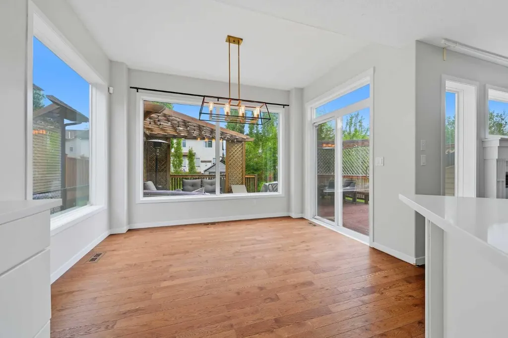 15 Cougarstone Court SW Calgary AB T3H 5A4