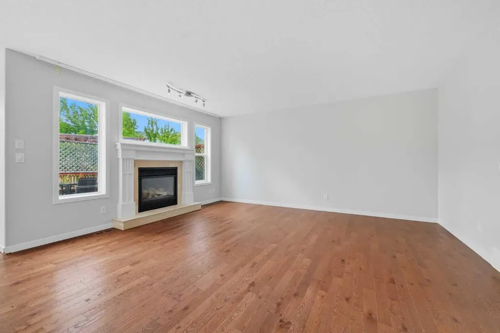 15 Cougarstone Court SW Calgary AB T3H 5A4