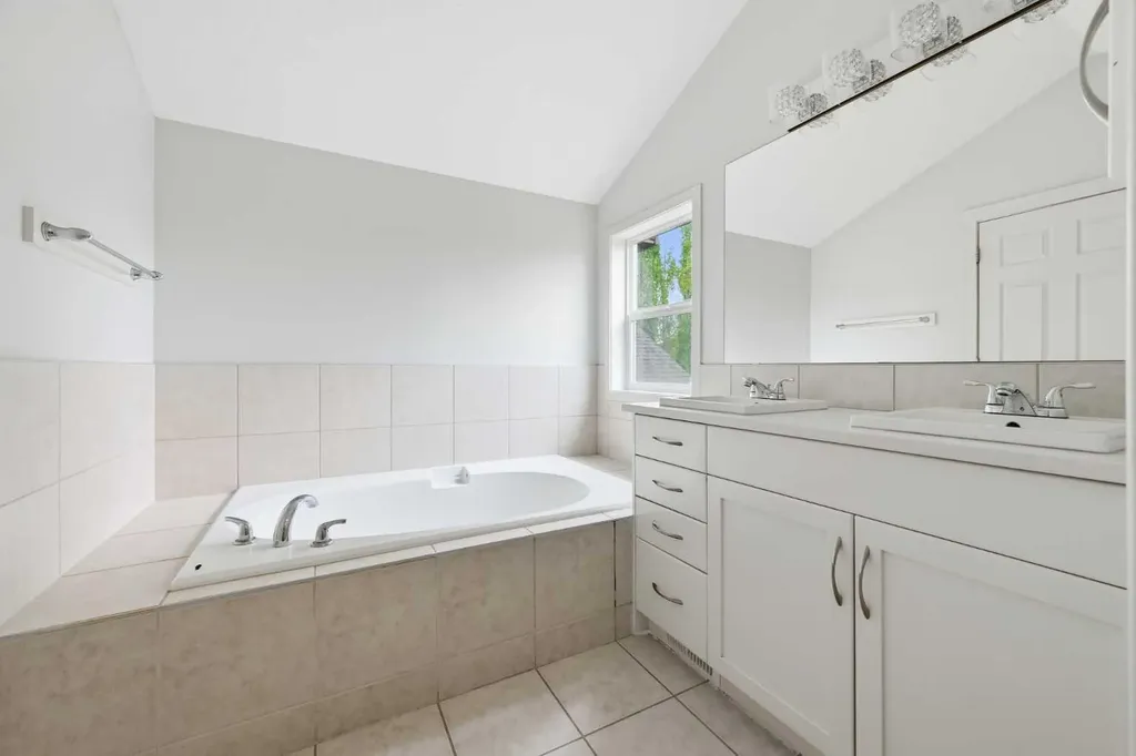15 Cougarstone Court SW Calgary AB T3H 5A4