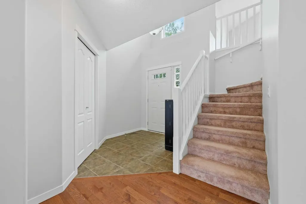 15 Cougarstone Court SW Calgary AB T3H 5A4