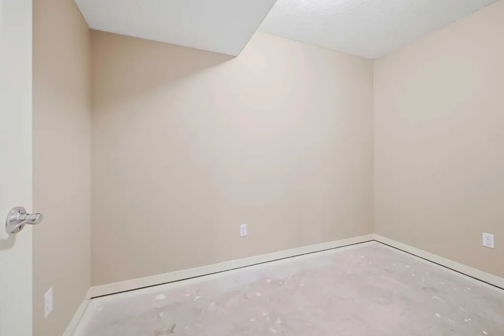 15 Cougarstone Court SW Calgary AB T3H 5A4