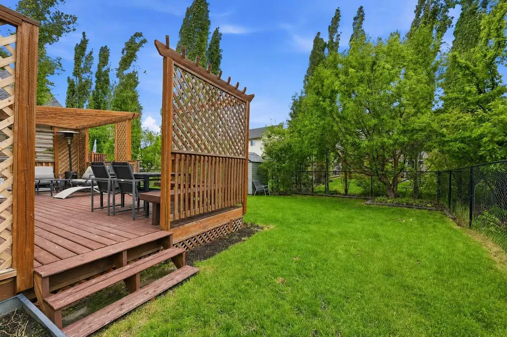 15 Cougarstone Court SW Calgary AB T3H 5A4