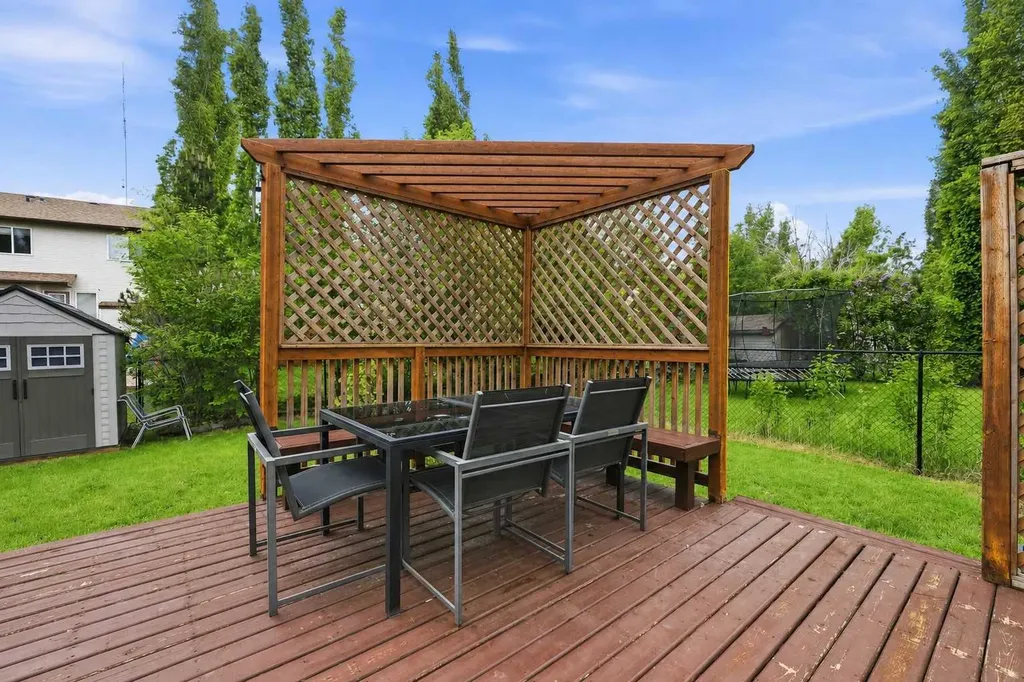 15 Cougarstone Court SW Calgary AB T3H 5A4