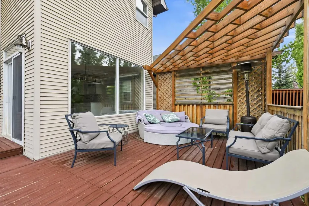 15 Cougarstone Court SW Calgary AB T3H 5A4