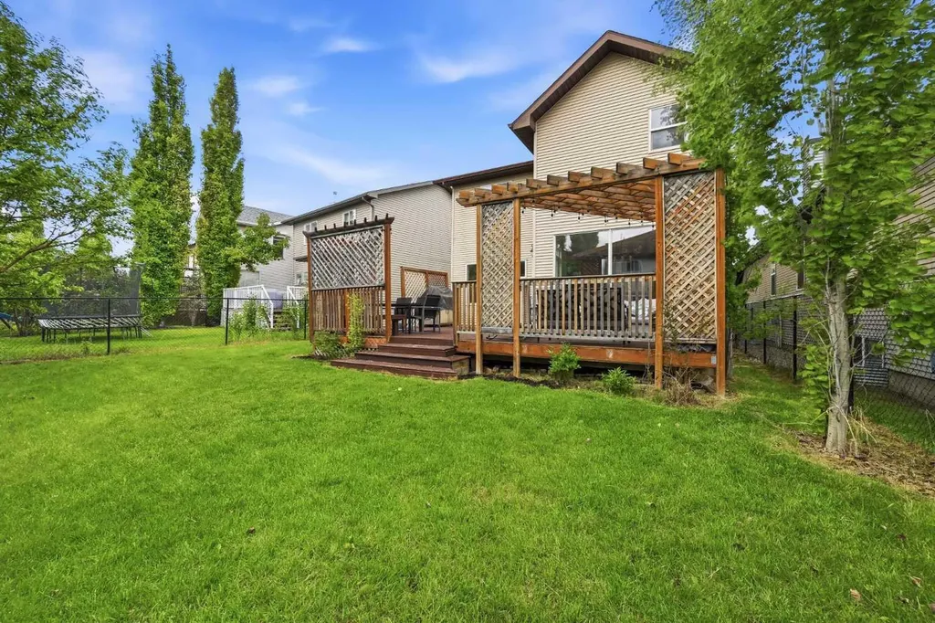 15 Cougarstone Court SW Calgary AB T3H 5A4