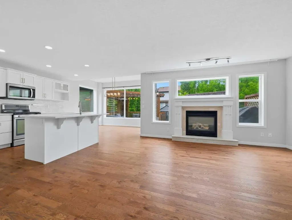 15 Cougarstone Court SW Calgary AB T3H 5A4