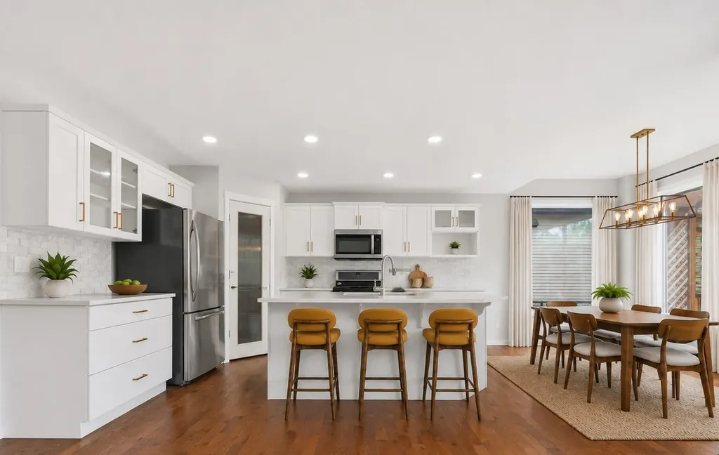 15 Cougarstone Court SW Calgary AB T3H 5A4