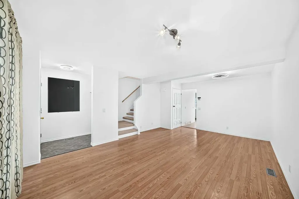 10 Erin Ridge Place SE Calgary AB T2B 2W8
