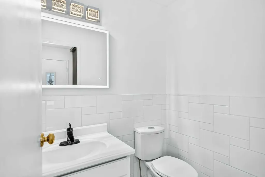 10 Erin Ridge Place SE Calgary AB T2B 2W8