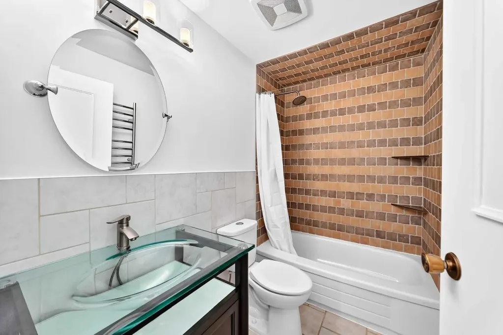 10 Erin Ridge Place SE Calgary AB T2B 2W8