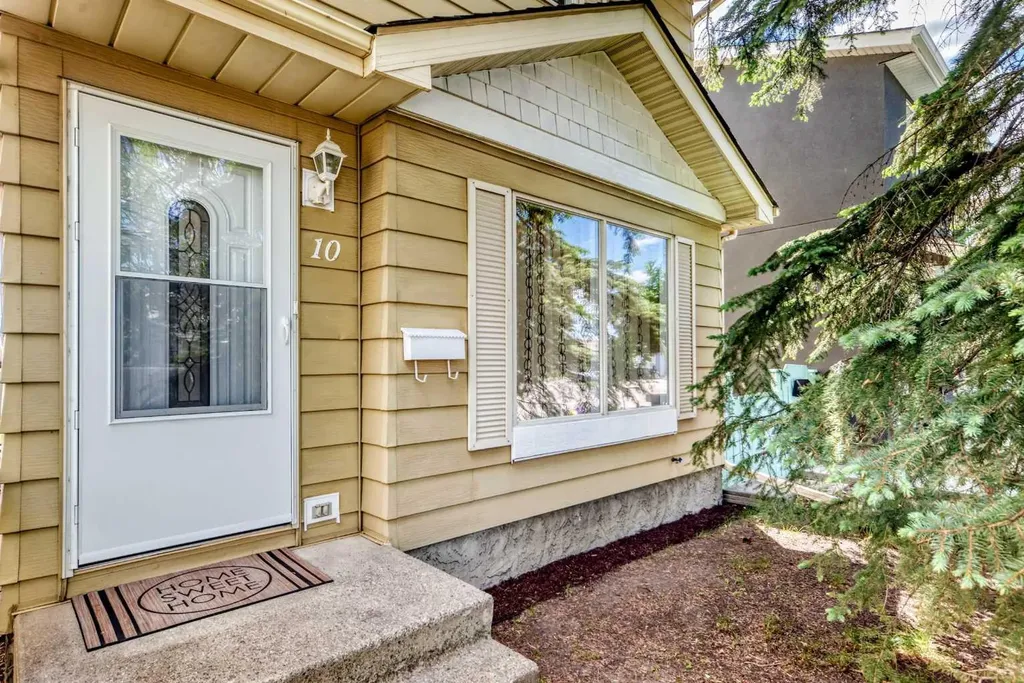 10 Erin Ridge Place SE Calgary AB T2B 2W8