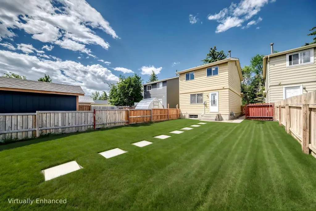 10 Erin Ridge Place SE Calgary AB T2B 2W8