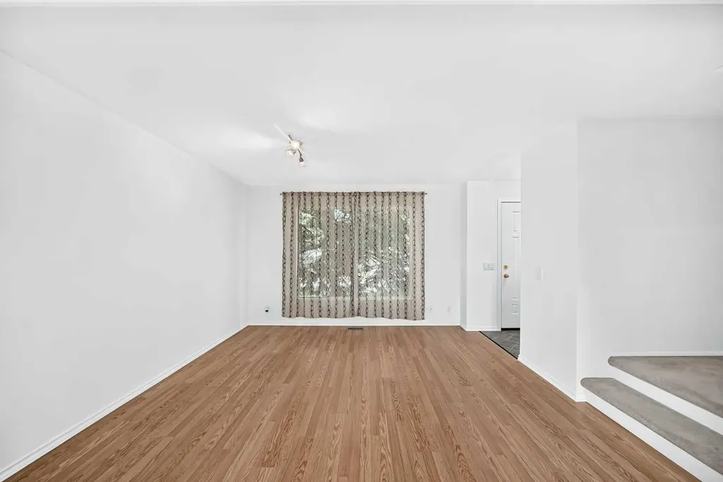 10 Erin Ridge Place SE Calgary AB T2B 2W8