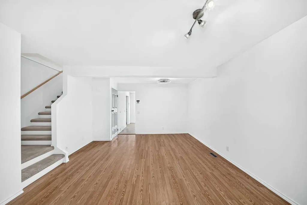 10 Erin Ridge Place SE Calgary AB T2B 2W8