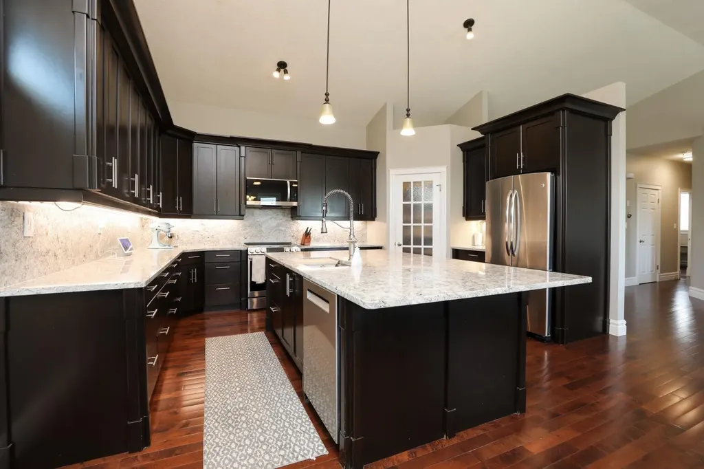 244 N 2 Street E Magrath AB T0K 1J0