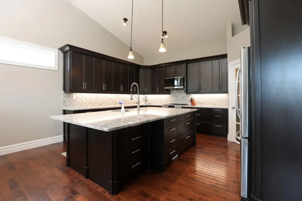 244 N 2 Street E Magrath AB T0K 1J0