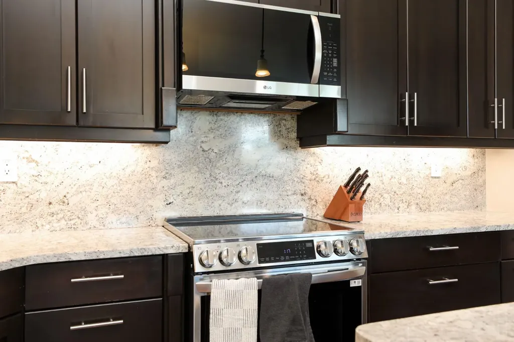 244 N 2 Street E Magrath AB T0K 1J0
