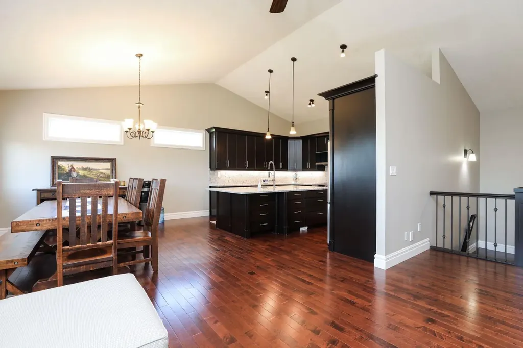 244 N 2 Street E Magrath AB T0K 1J0