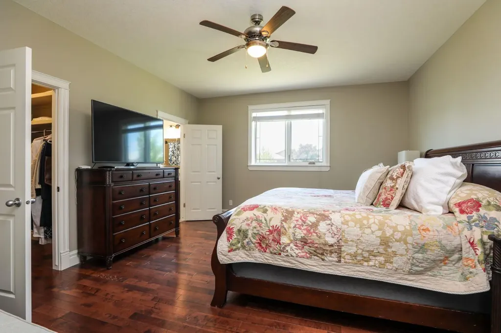 244 N 2 Street E Magrath AB T0K 1J0