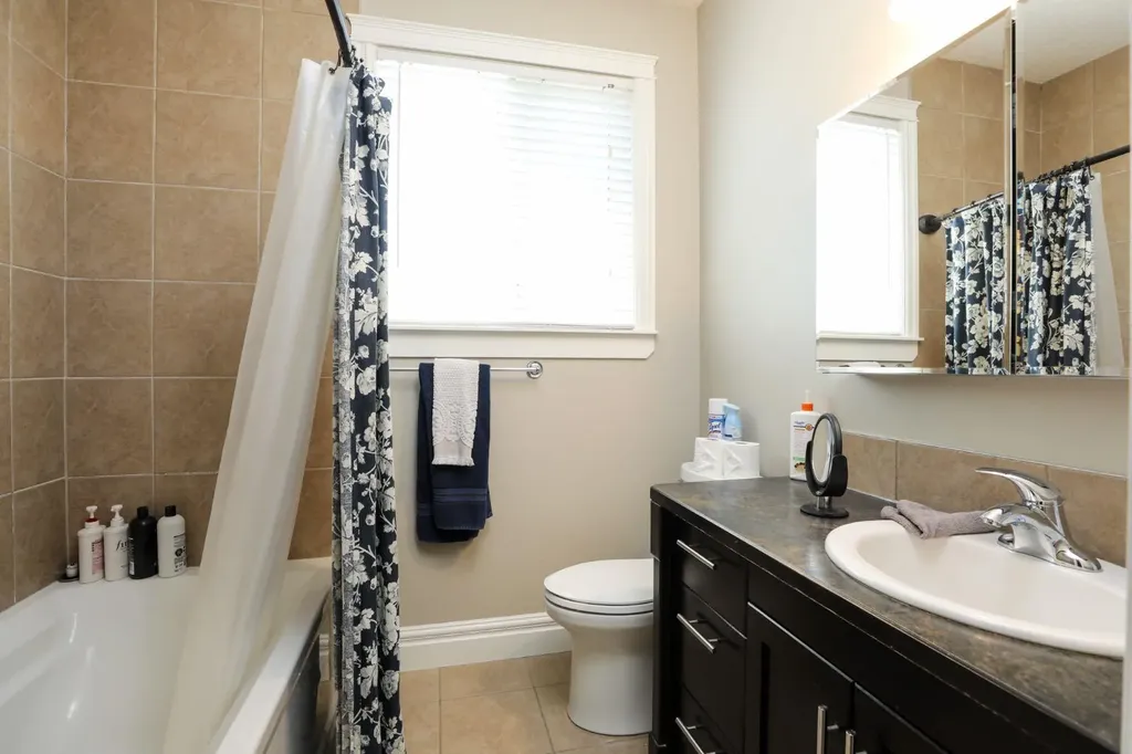 244 N 2 Street E Magrath AB T0K 1J0