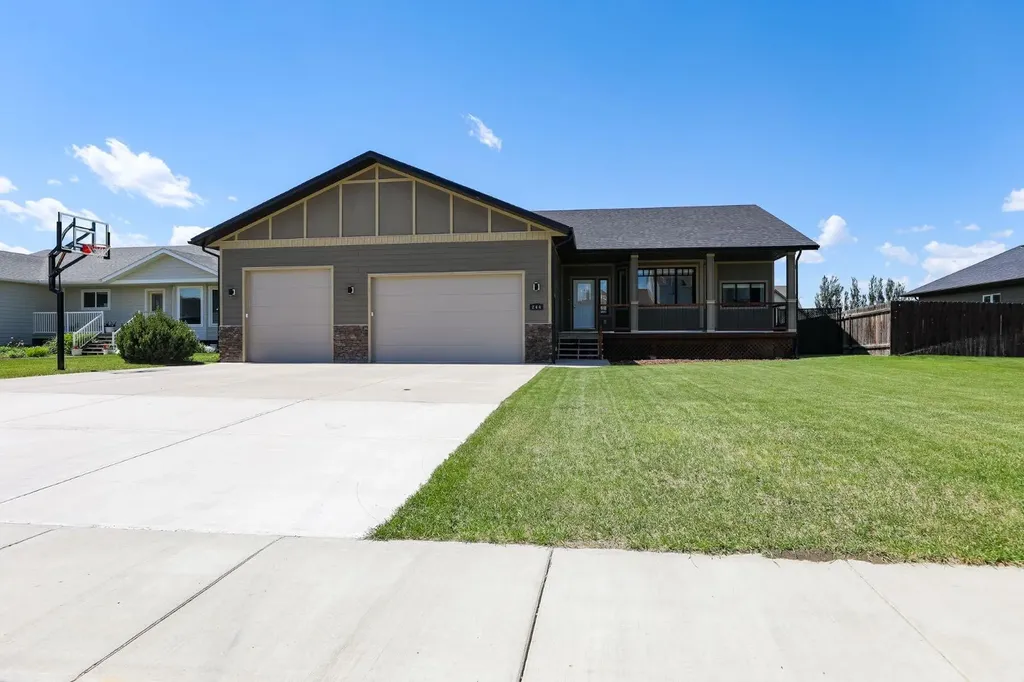 244 N 2 Street E Magrath AB T0K 1J0