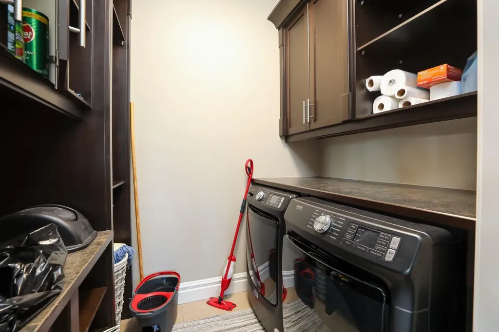 244 N 2 Street E Magrath AB T0K 1J0