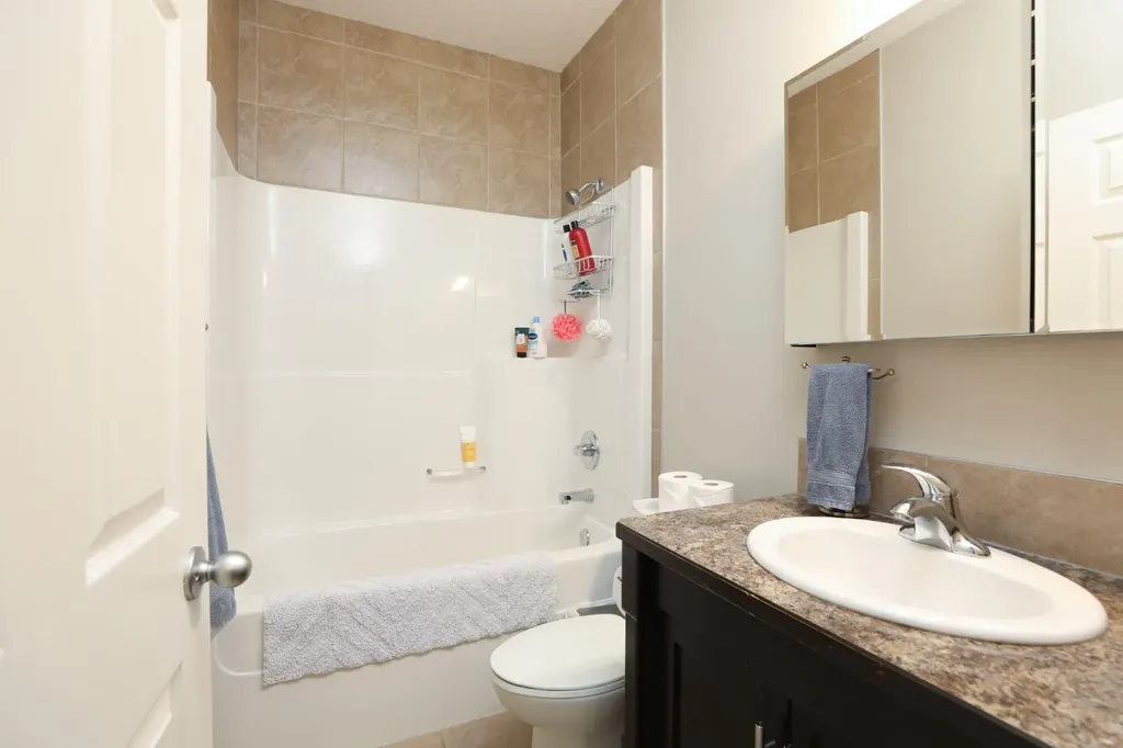 244 N 2 Street E Magrath AB T0K 1J0