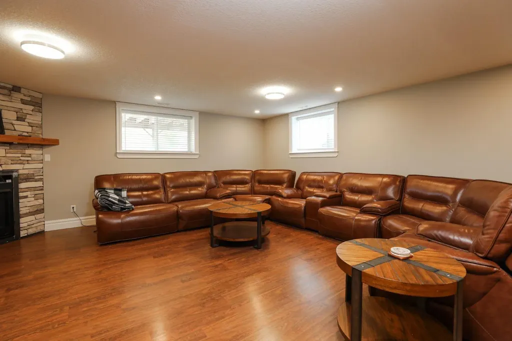 244 N 2 Street E Magrath AB T0K 1J0