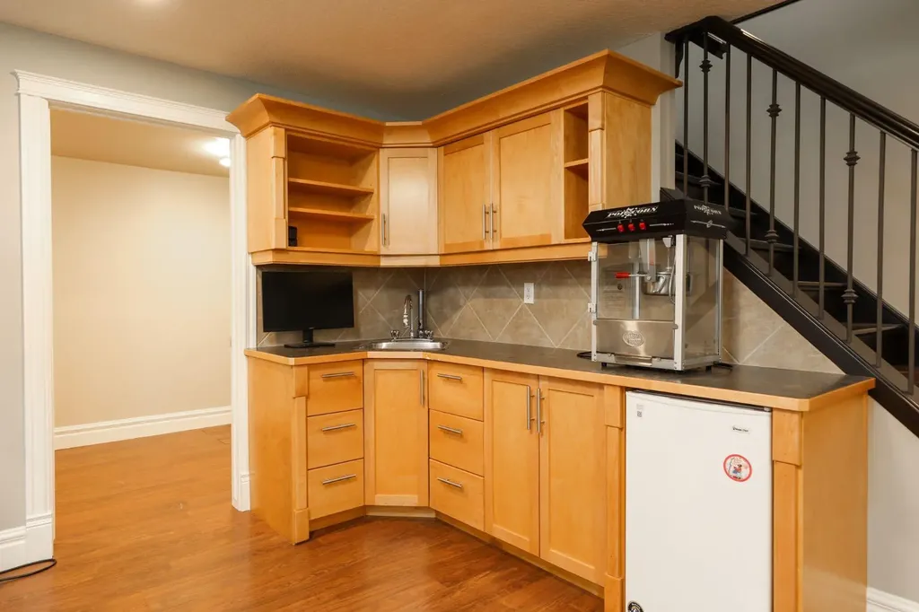 244 N 2 Street E Magrath AB T0K 1J0