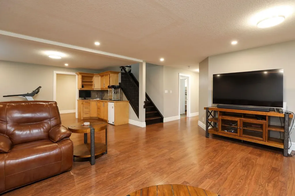 244 N 2 Street E Magrath AB T0K 1J0