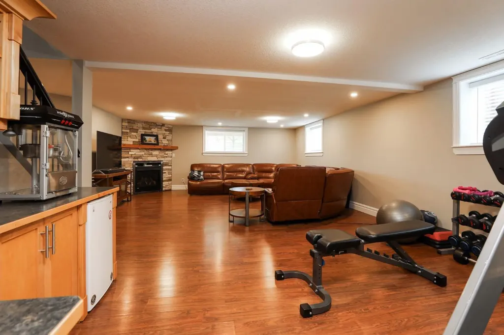 244 N 2 Street E Magrath AB T0K 1J0