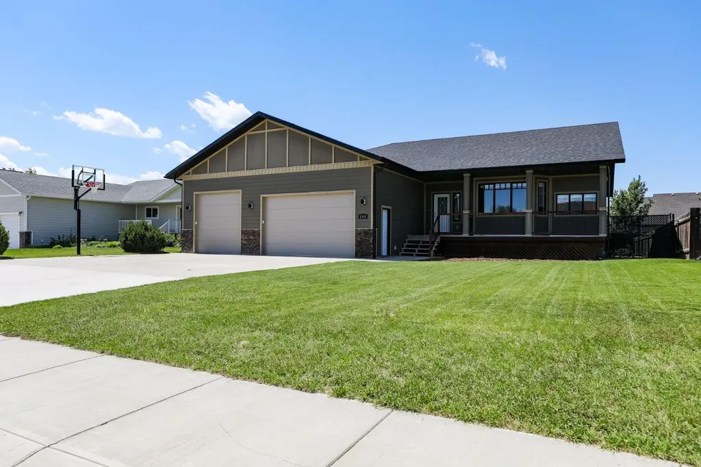 244 N 2 Street E Magrath AB T0K 1J0