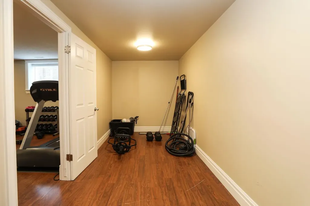 244 N 2 Street E Magrath AB T0K 1J0