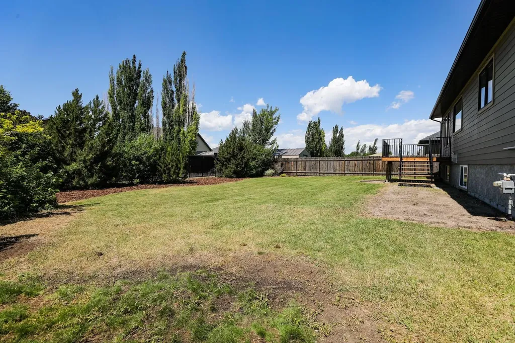 244 N 2 Street E Magrath AB T0K 1J0