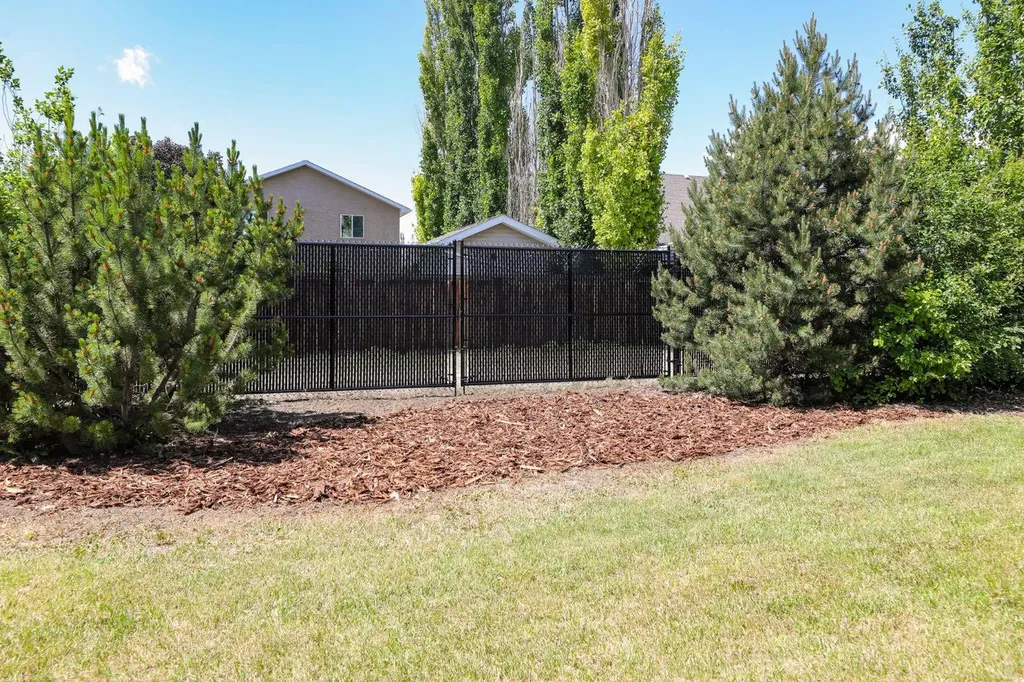 244 N 2 Street E Magrath AB T0K 1J0