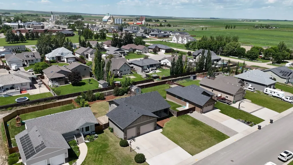 244 N 2 Street E Magrath AB T0K 1J0